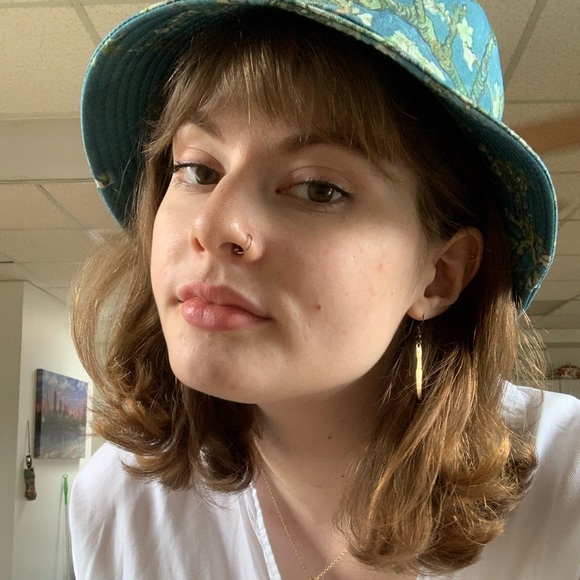 Meet your Posher, Megan - Picture 4 of 4